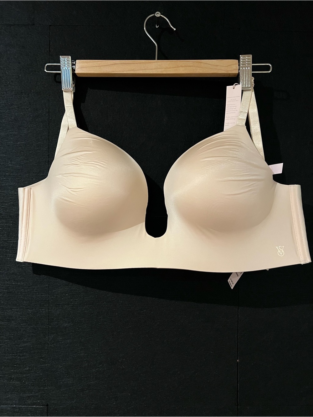Victoria's Secret Plunge Liw-Back Bra in Marzipan